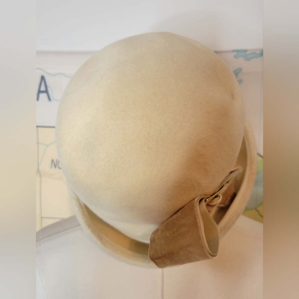 Elegant Vintage 1950s 1960s Cream Hat with Bow By Ann Marie